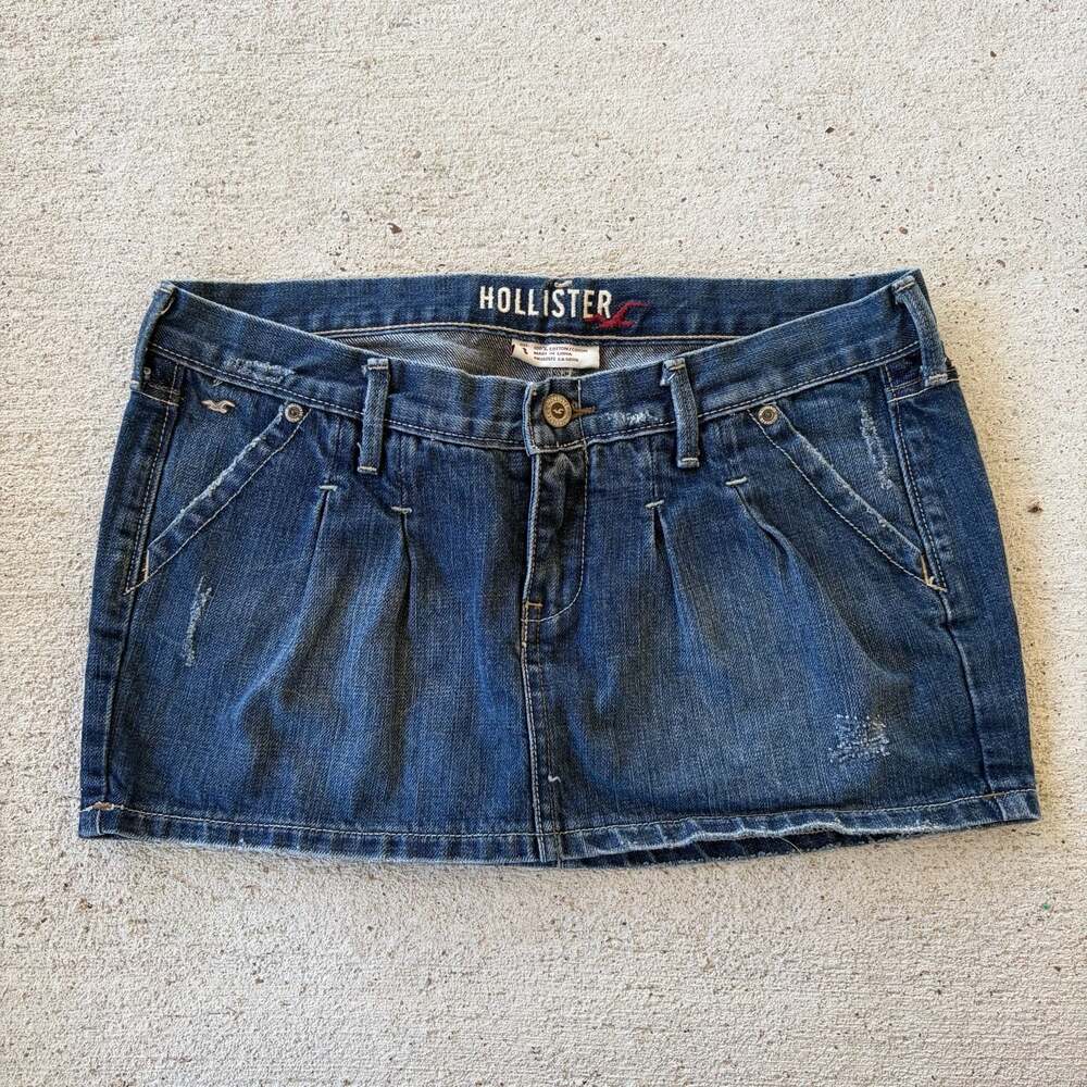 Hollister Betty Pleated Distressed Denim Mini Skirt Dark Wash Size 3 Y2K